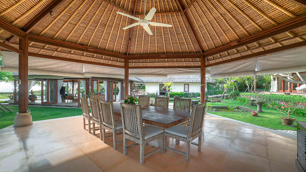 Villa Tanju - Cool Outdoor dining pavilion area